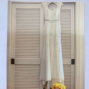 Size 1 David’s Bridal Wedding Dress